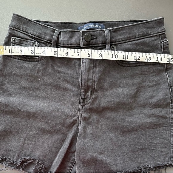 Calvin Klein Mom Shorts-High Rise-Black.Size 27 - Picture 3 of 9